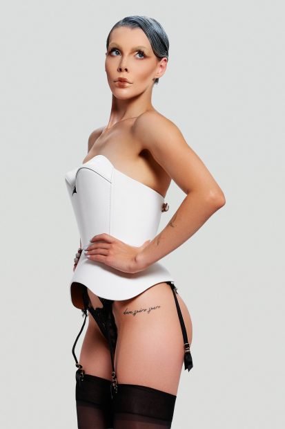 DE LAUER <p>white corset