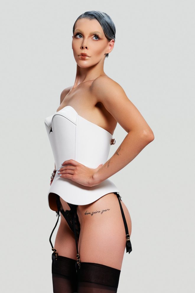 DeLauer1_White_mainn
