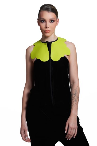 Bente <p> Lime leather collar