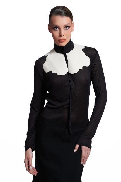 Bente <p> White leather collar