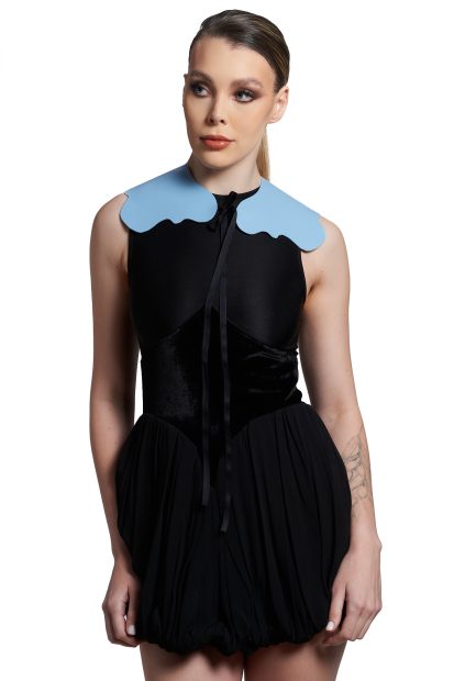 Dasha <p> blue leather collar