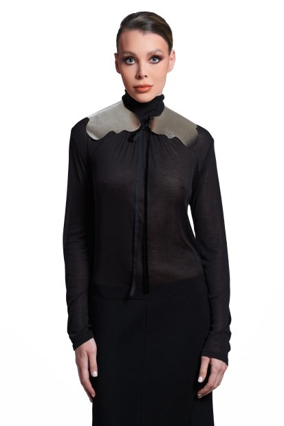 Dasha <p> light gold leather collar