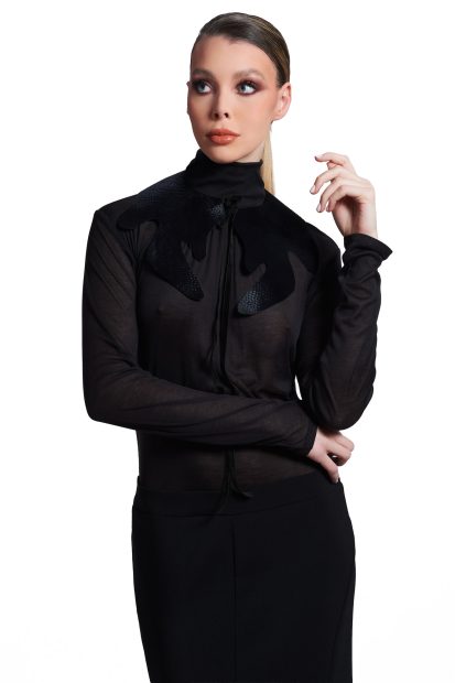 Tano <p> black hairy leather collar